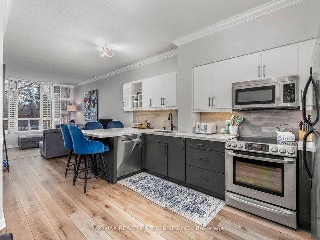 211 - 481 Rosewell Ave