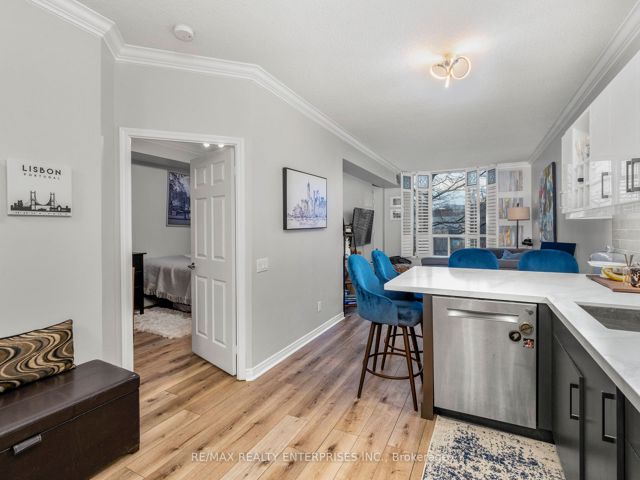 211 - 481 Rosewell Ave