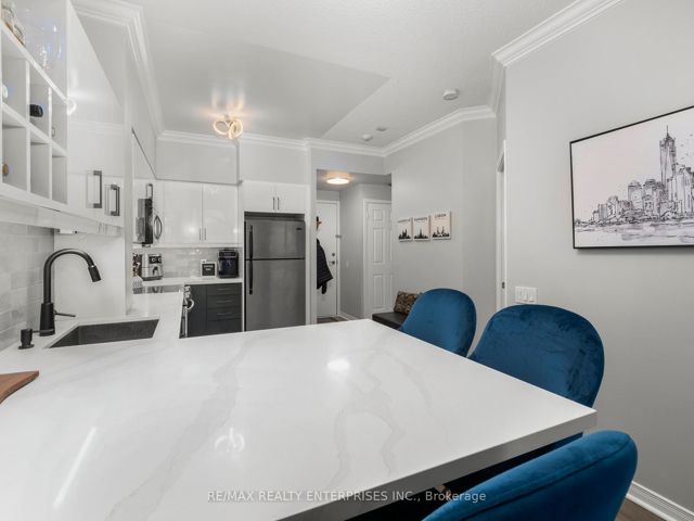 211 - 481 Rosewell Ave