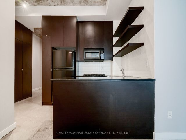 409 - 23 Brant St
