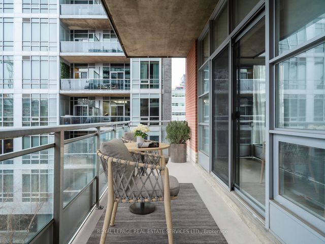 409 - 23 Brant St