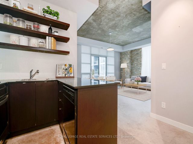 409 - 23 Brant St