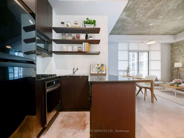 409 - 23 Brant St