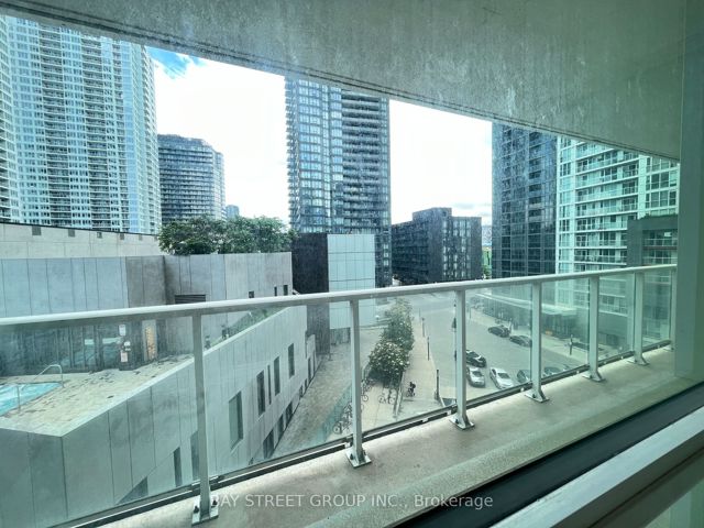 711 - 75 Queens Wharf Rd W