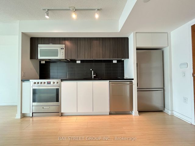 711 - 75 Queens Wharf Rd W