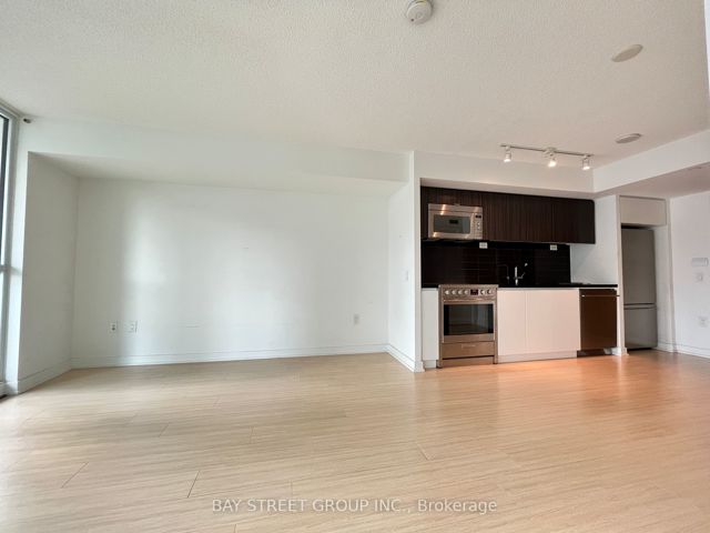 711 - 75 Queens Wharf Rd W