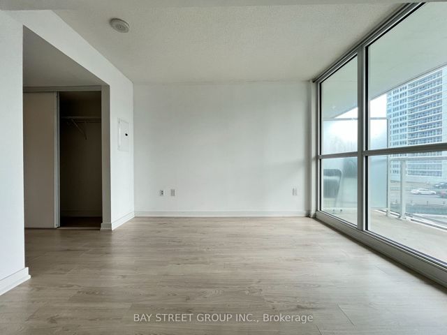 711 - 75 Queens Wharf Rd W
