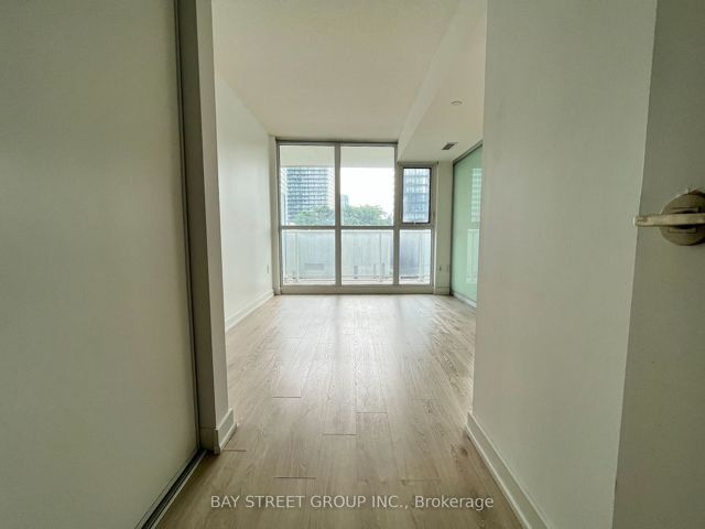 711 - 75 Queens Wharf Rd W