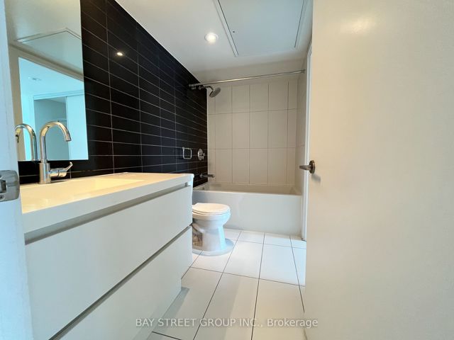 711 - 75 Queens Wharf Rd W