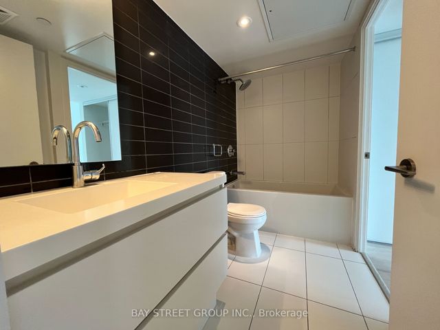 711 - 75 Queens Wharf Rd W
