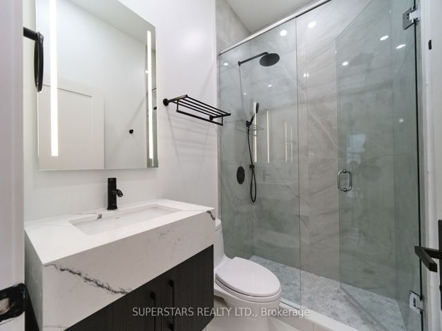 703 - 126 Simcoe St