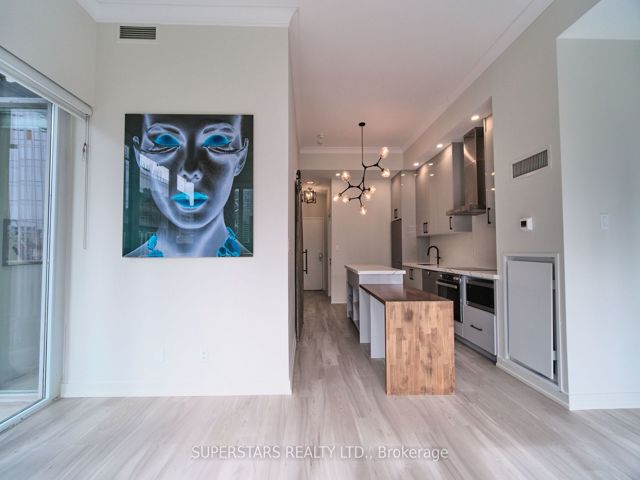 703 - 126 Simcoe St