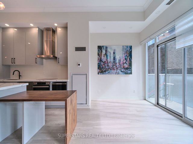 703 - 126 Simcoe St
