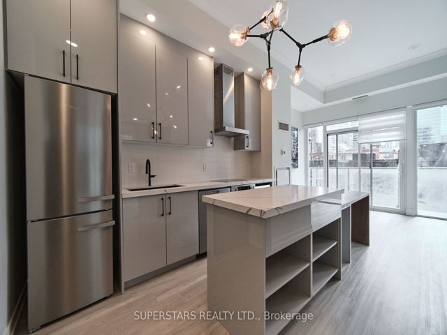 703 - 126 Simcoe St