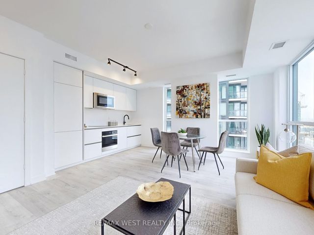 3106 - 327 King St W