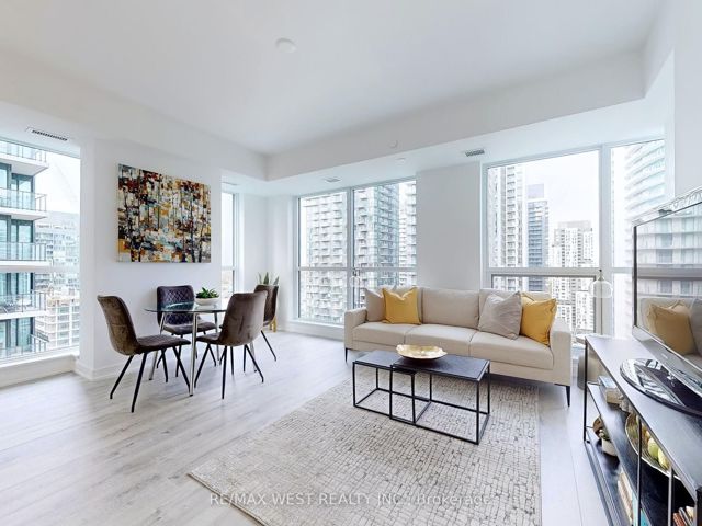3106 - 327 King St W