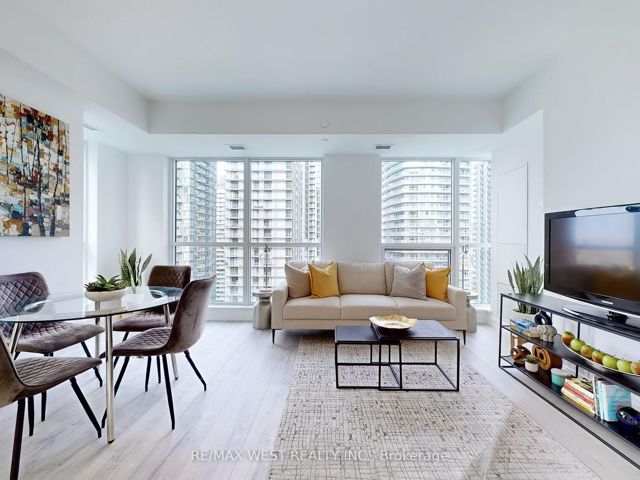 3106 - 327 King St W