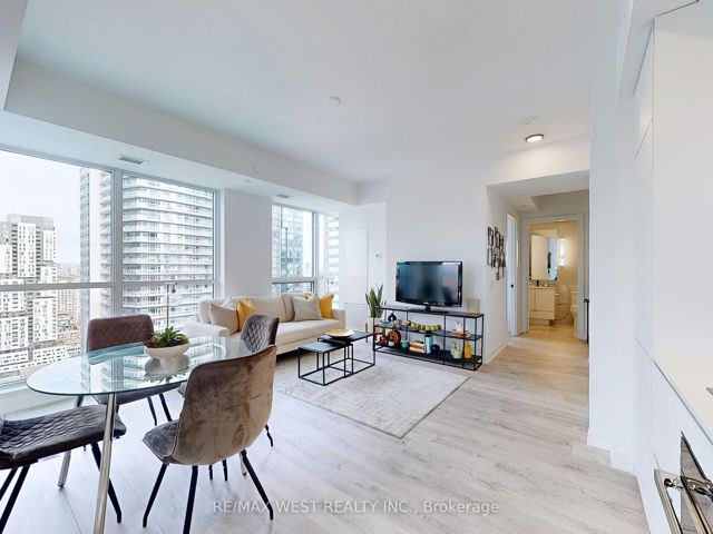 3106 - 327 King St W