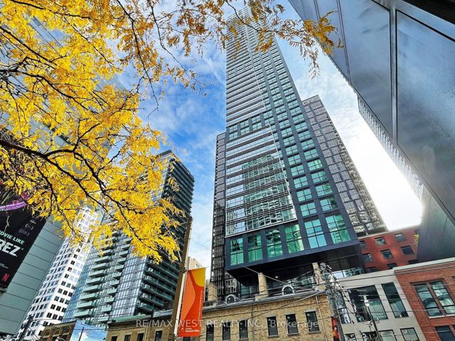 3106 - 327 King St W