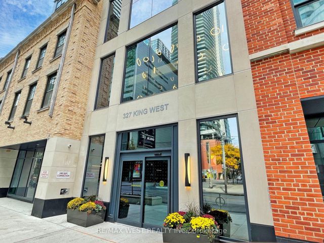 3106 - 327 King St W