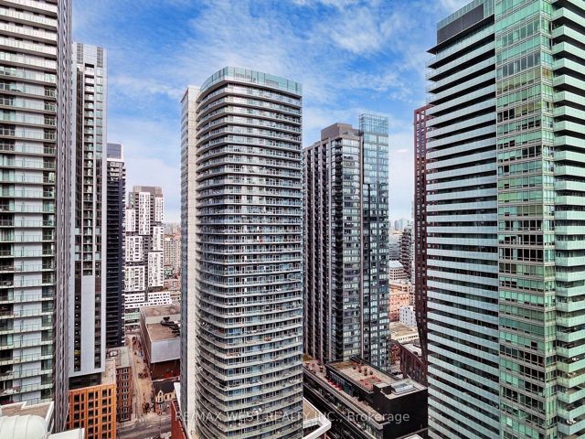 3106 - 327 King St W