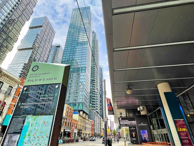 3106 - 327 King St W
