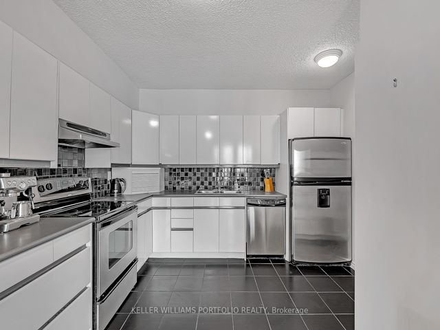 2824 - 33 Harbour Sq