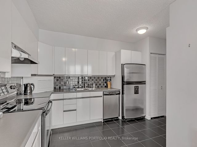 2824 - 33 Harbour Sq