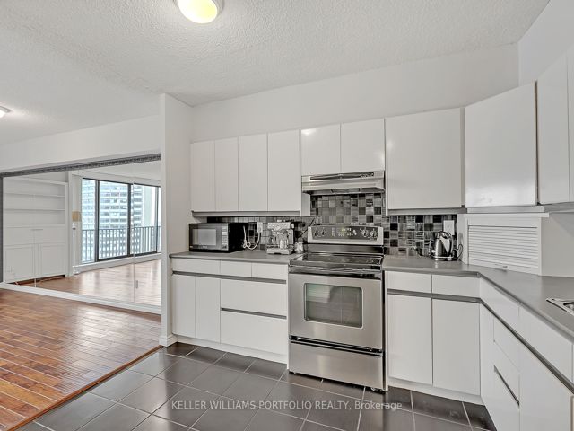 2824 - 33 Harbour Sq