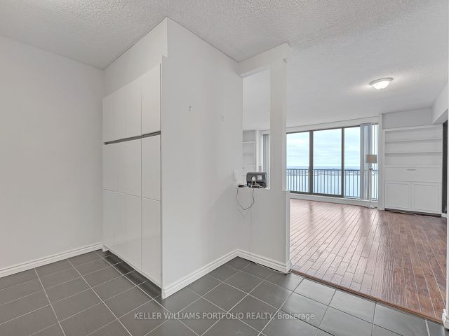 2824 - 33 Harbour Sq