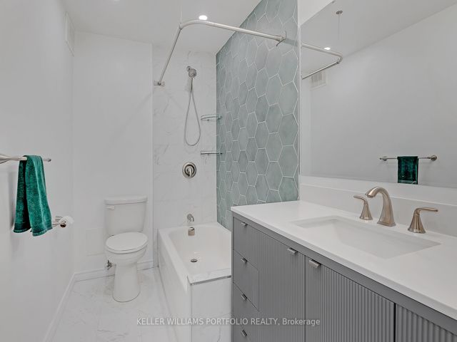 2824 - 33 Harbour Sq