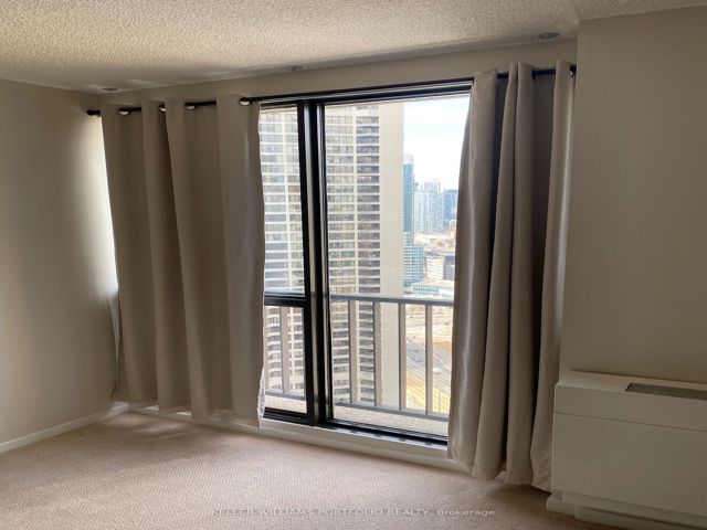 2824 - 33 Harbour Sq