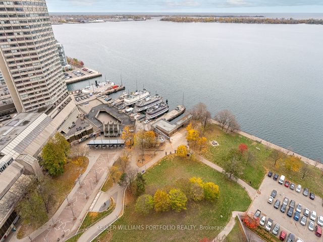 2824 - 33 Harbour Sq