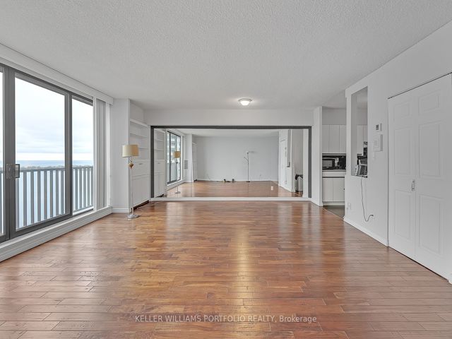 2824 - 33 Harbour Sq