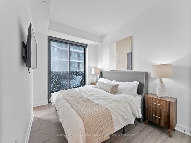 3306 - 55 Charles St E