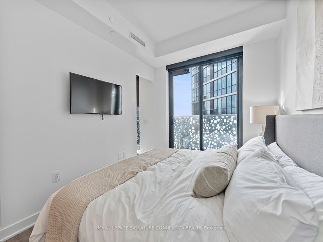 3306 - 55 Charles St E