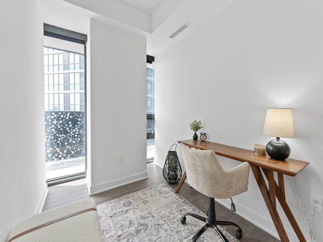 3306 - 55 Charles St E