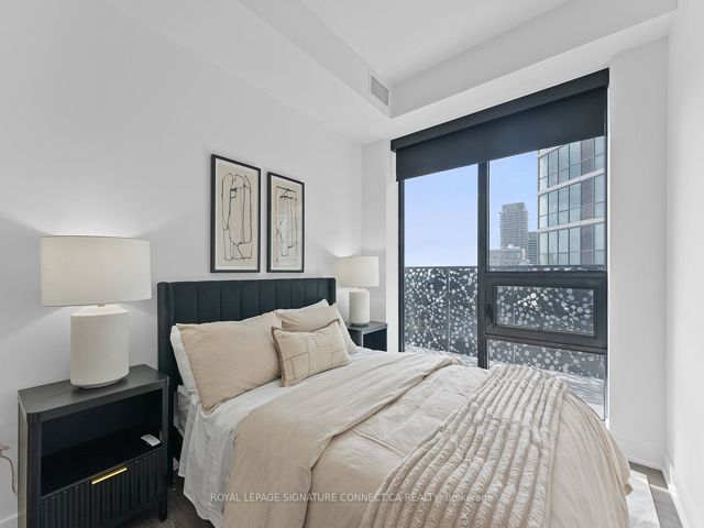 3306 - 55 Charles St E