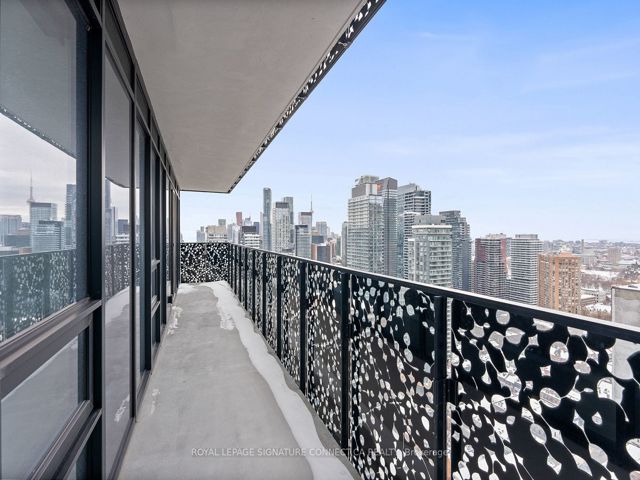 3306 - 55 Charles St E