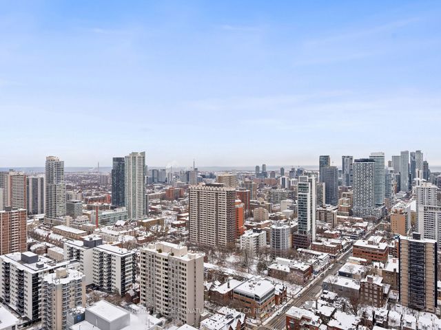 3306 - 55 Charles St E