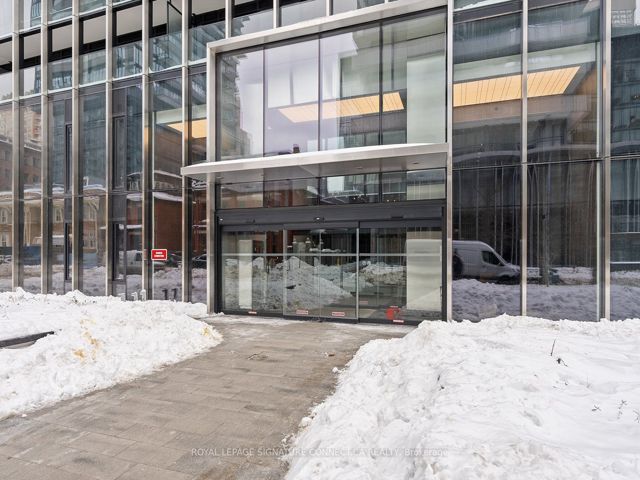 3306 - 55 Charles St E