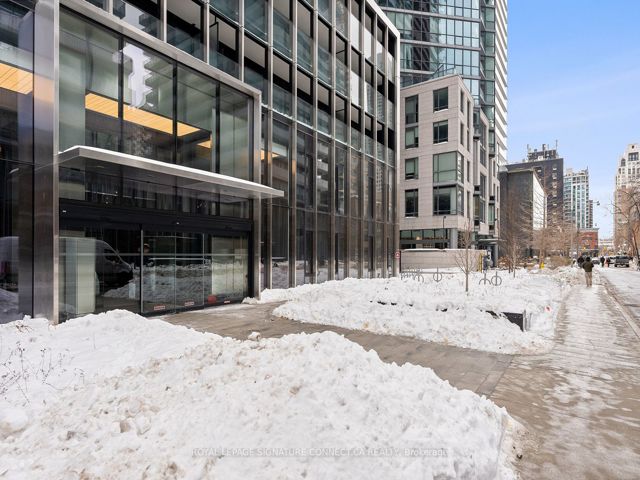 3306 - 55 Charles St E