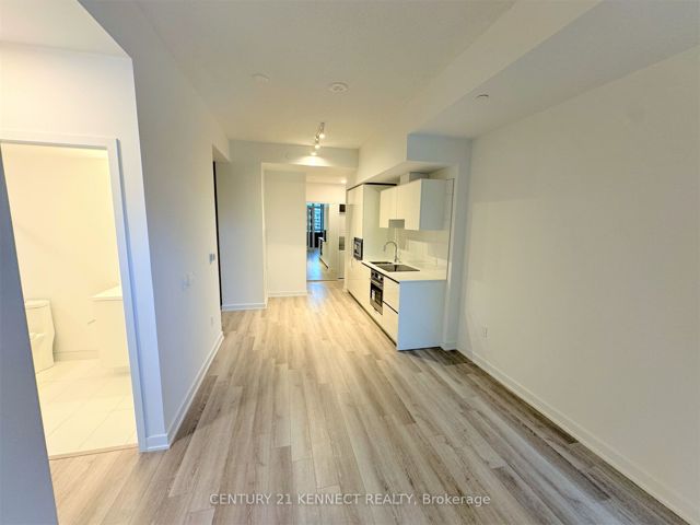720 - 238 Simcoe St
