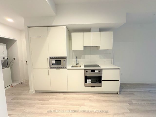 720 - 238 Simcoe St
