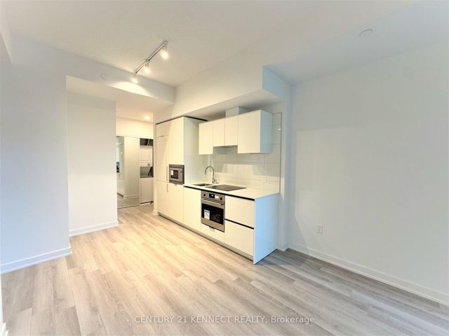 720 - 238 Simcoe St