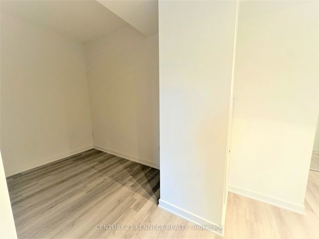 720 - 238 Simcoe St