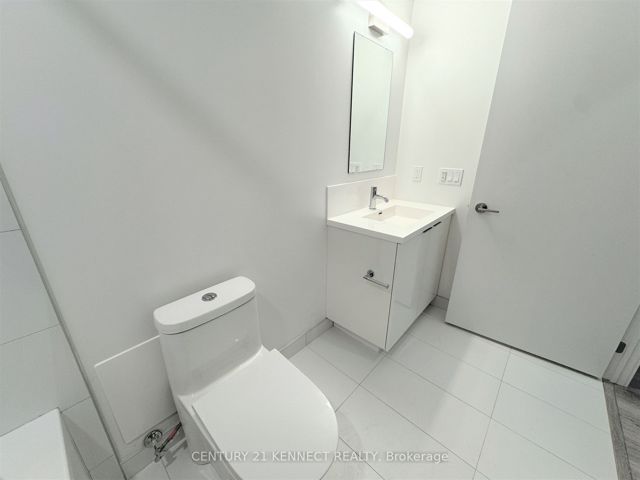 720 - 238 Simcoe St