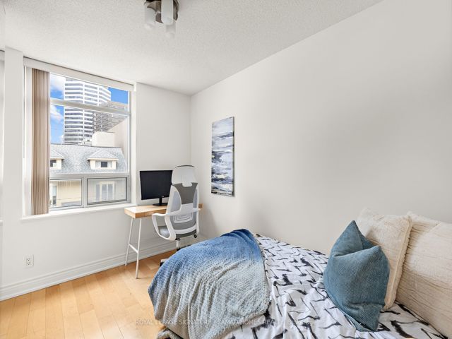 519 - 5 Rosehill Ave