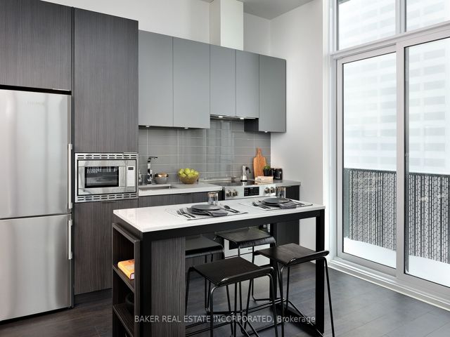 2308 - 15 Roehampton Ave