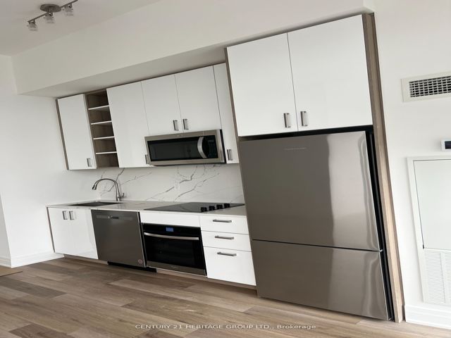 LPH 4 - 543 Richmond St W